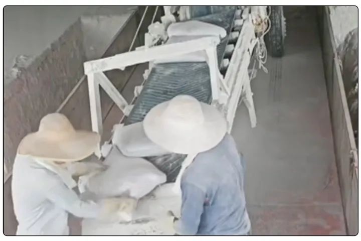 潔匠凈化水泥廠安裝高壓噴霧設(shè)備實(shí)現(xiàn)除臭 潔匠凈化水泥廠安裝高壓噴霧設(shè)備實(shí)現(xiàn)除臭