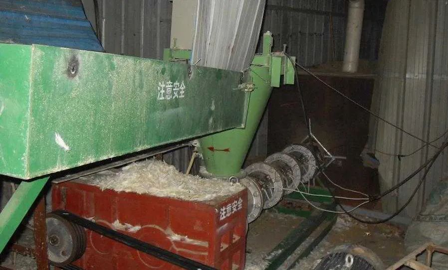 羽毛粉加工腥味、苦味、惡臭味混雜,看<a href='/' style='color: blue;' target='_blank'>工業除臭劑</a>如何快速除臭!.jpg 羽毛粉加工腥味、苦味、惡臭味混雜,看<a href='/' style='color: blue;' target='_blank'>工業除臭劑</a>如何快速除臭!.jpg