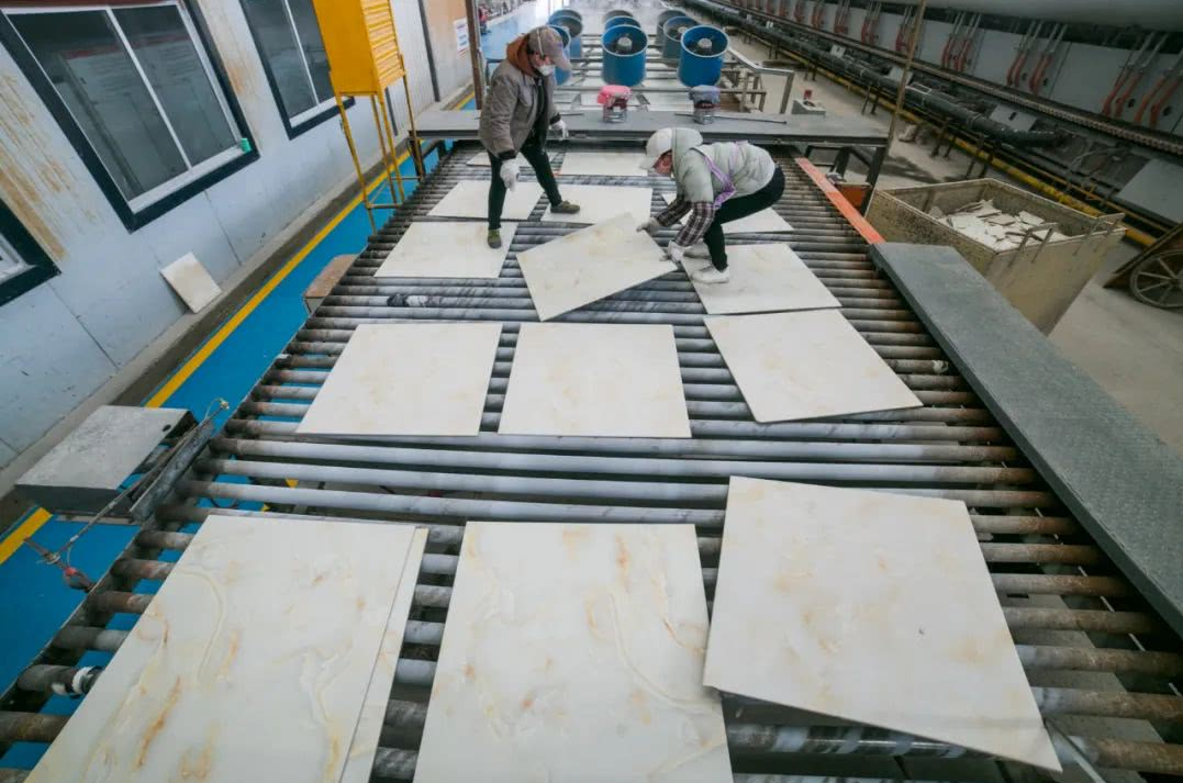 陶瓷廠廢氣惡臭讓人苦不堪言，Dejing的凈?除臭劑幫助企業達標排放！