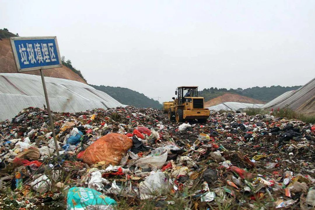 國內(nèi)垃圾臭氣問題嚴(yán)峻,潔匠異味控制液帶來清新.jpg 國內(nèi)垃圾臭氣問題嚴(yán)峻,潔匠異味控制液帶來清新.jpg